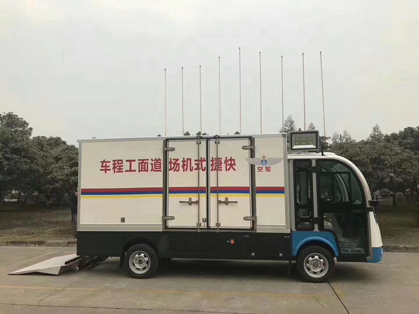 2座自卸箱式貨車